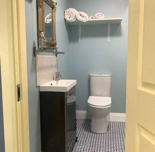 The Cosy By The Shore *